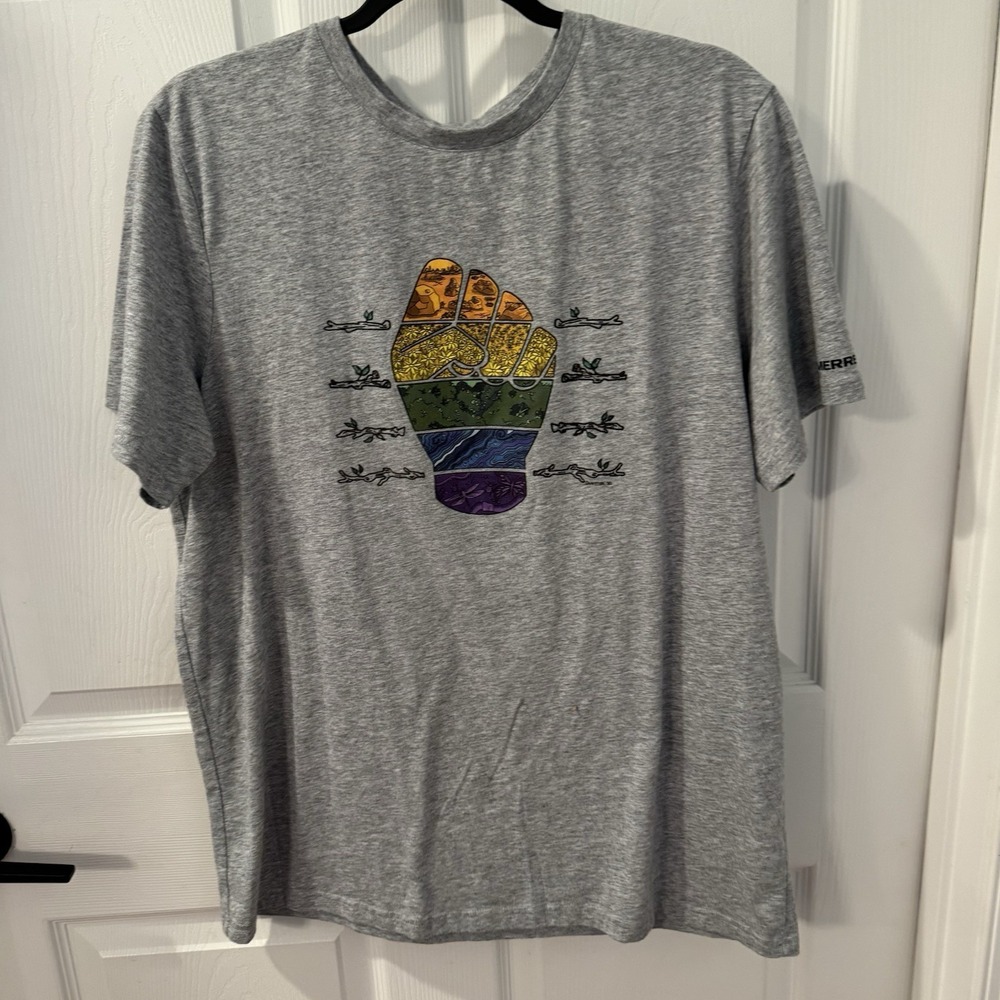 Merrell Outdoors For All Fist Graphic Tee Women's Sz L Crew Neck Short Sleeve